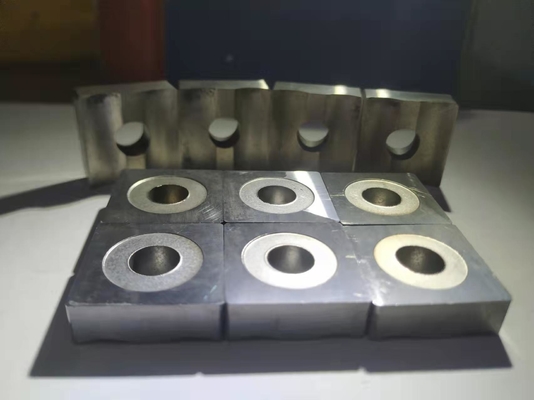 MPa 1960 das lâminas de corte do torno do CNC de YS2T que termina semi com furo redondo