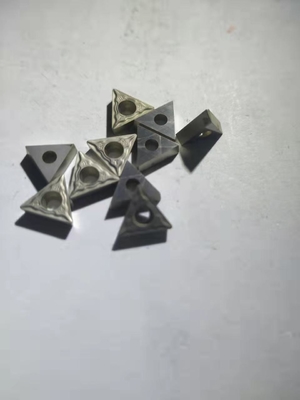 O carboneto amarelo do CNC de TCMT090204-HF introduz o triângulo K05 da ferramenta - K15
